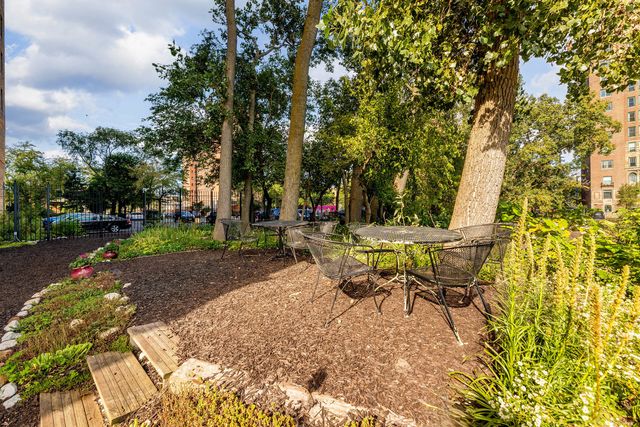 7321 S South Shore Drive 2B, Chicago, IL 60649