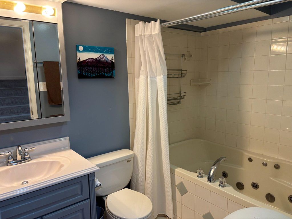 Image 15 of property listing at 15465 WINDSONG LN, Dumfries, VA 22025
