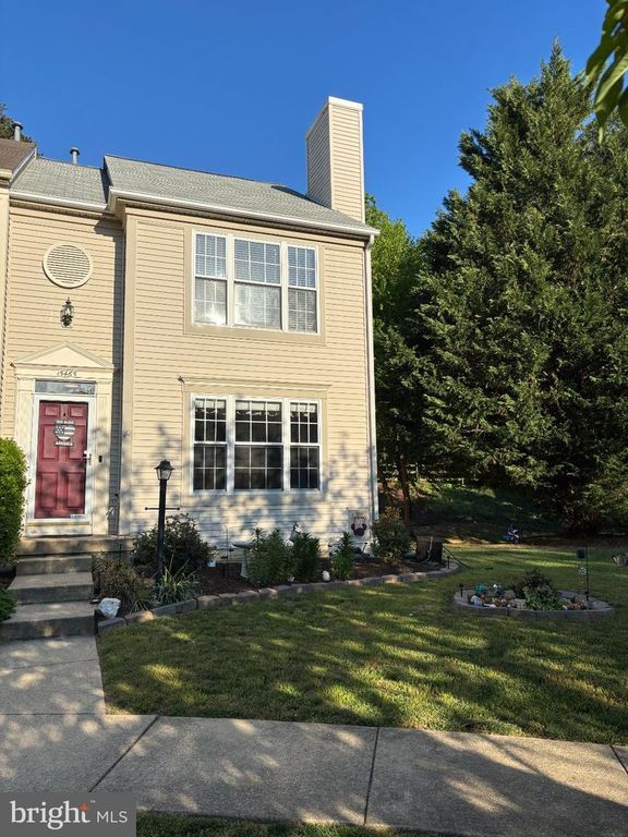 Image 16 of property listing at 15465 WINDSONG LN, Dumfries, VA 22025