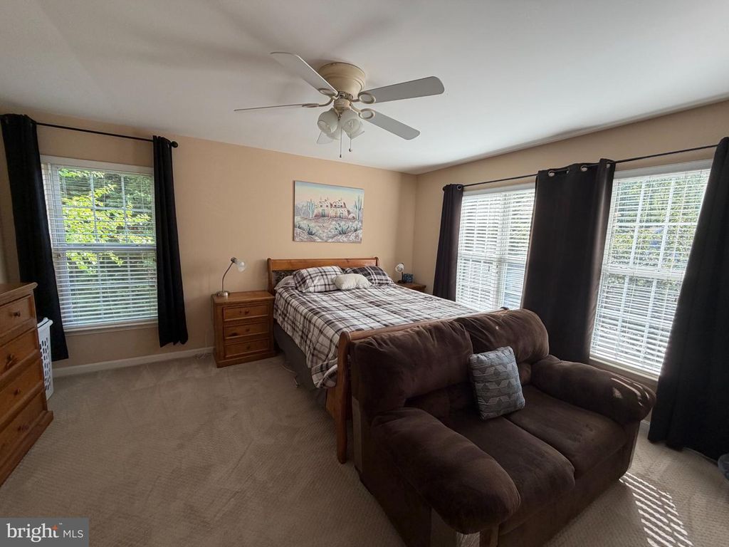 Image 17 of property listing at 15465 WINDSONG LN, Dumfries, VA 22025