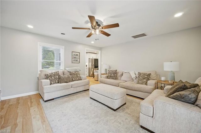 19 Omera PL, Hampton, VA 23666