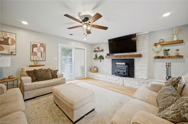 19 Omera PL, Hampton, VA 23666