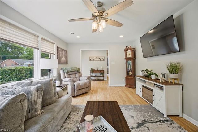 19 Omera PL, Hampton, VA 23666