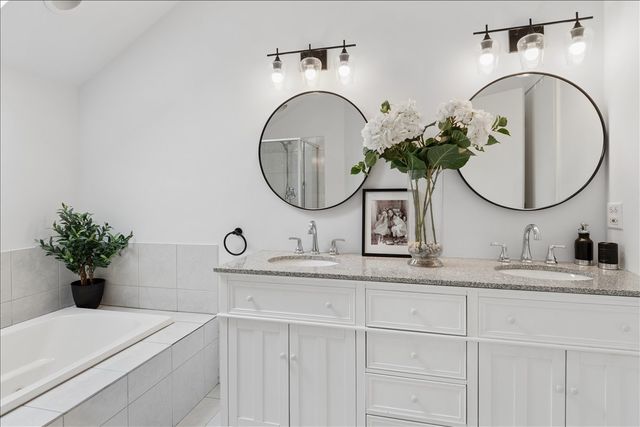 1923 Hillside Lane, Lisle, IL 60532