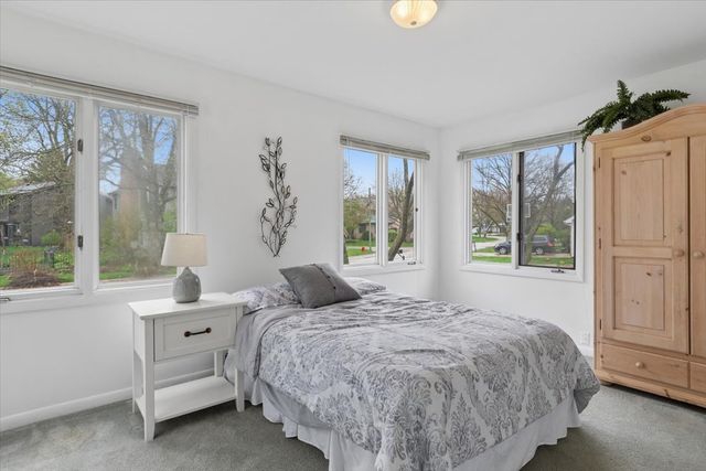 1923 Hillside Lane, Lisle, IL 60532