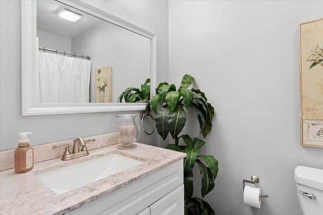 1923 Hillside Lane, Lisle, IL 60532