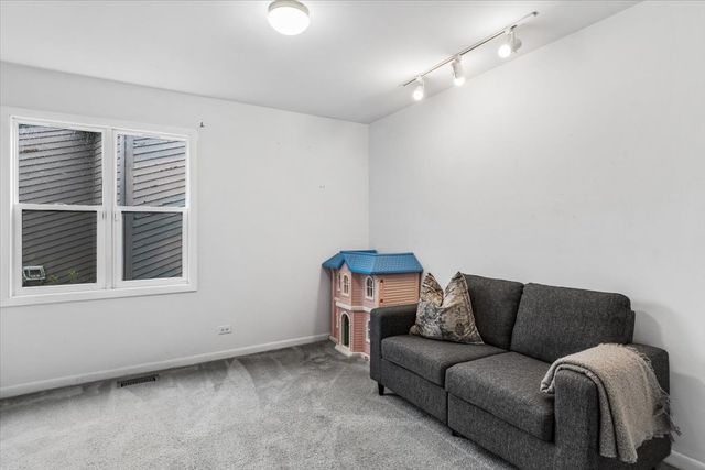 1923 Hillside Lane, Lisle, IL 60532