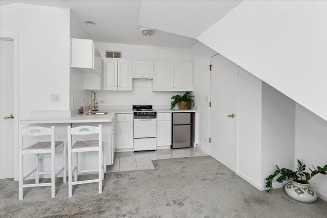 1923 Hillside Lane, Lisle, IL 60532