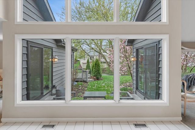 1923 Hillside Lane, Lisle, IL 60532