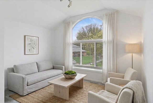 1923 Hillside Lane, Lisle, IL 60532