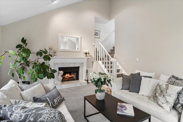 1923 Hillside Lane, Lisle, IL 60532