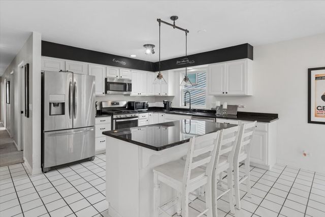 1923 Hillside Lane, Lisle, IL 60532