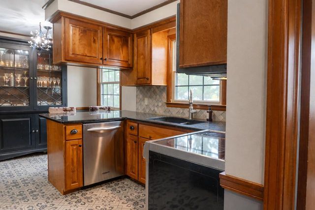 2400 W Cherokee DRIVE, Appleton, WI 54914