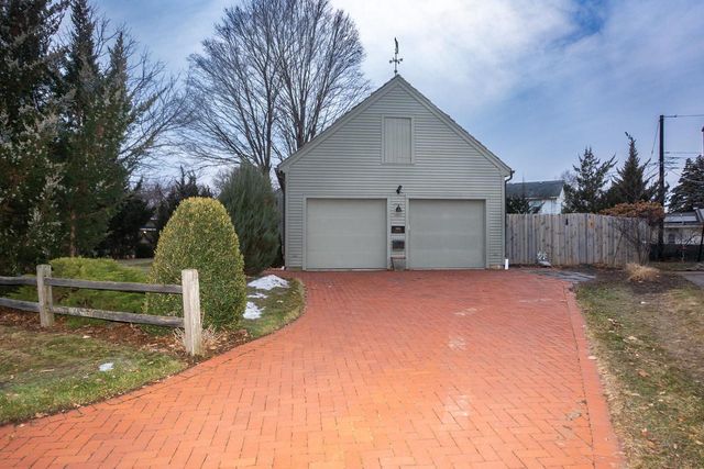 2400 W Cherokee DRIVE, Appleton, WI 54914