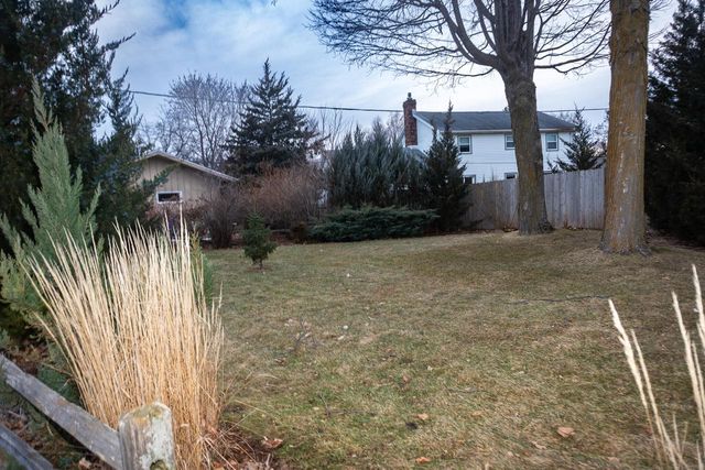 2400 W Cherokee DRIVE, Appleton, WI 54914