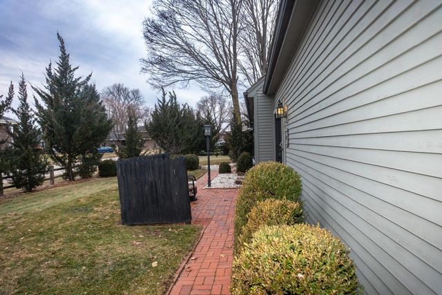 2400 W Cherokee DRIVE, Appleton, WI 54914