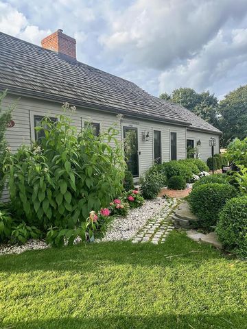 2400 W Cherokee DRIVE, Appleton, WI 54914