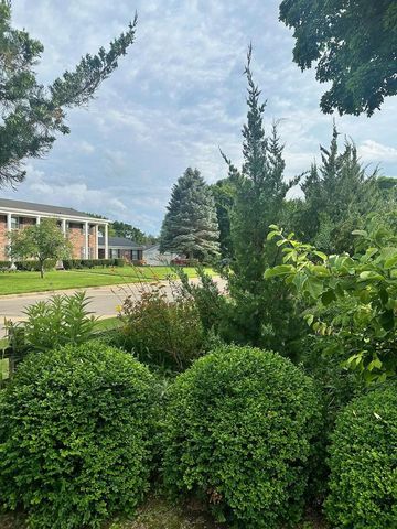 2400 W Cherokee DRIVE, Appleton, WI 54914