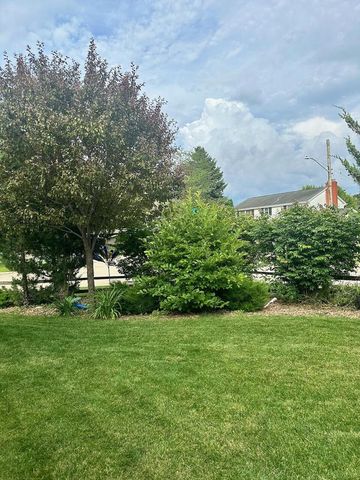 2400 W Cherokee DRIVE, Appleton, WI 54914