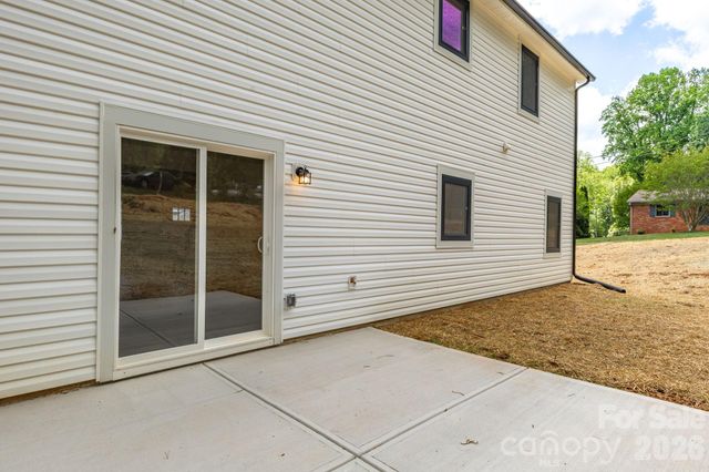4147 2nd Street NE, Hickory, NC 28601