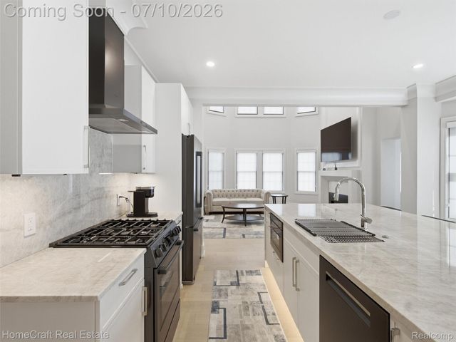 17 COLORADO Street, Highland Park, MI 48203