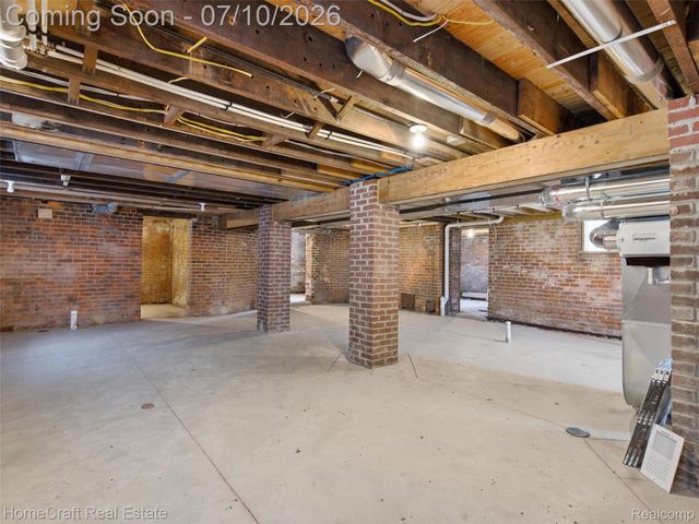 17 COLORADO Street, Highland Park, MI 48203