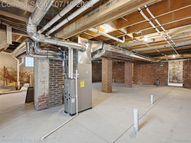 17 COLORADO Street, Highland Park, MI 48203