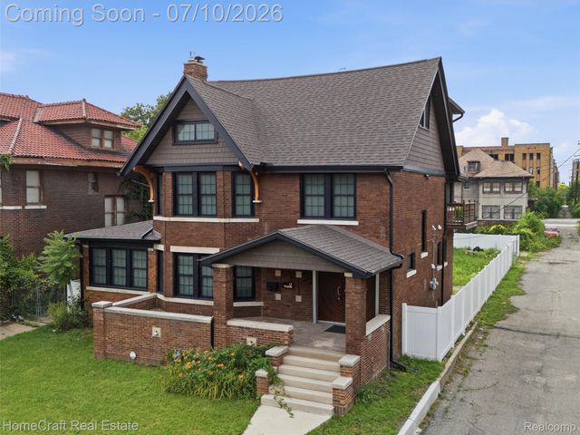 17 COLORADO Street, Highland Park, MI 48203