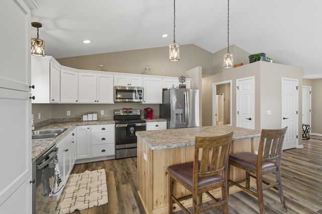 2004 Bluestem Drive, Mankato, MN 56001