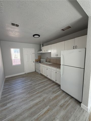 2111 Stewart Avenue B, Las Vegas, NV 89101