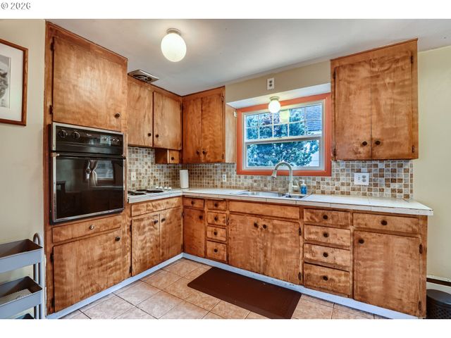 6105 Ne 13TH Ave, Portland, OR 97211