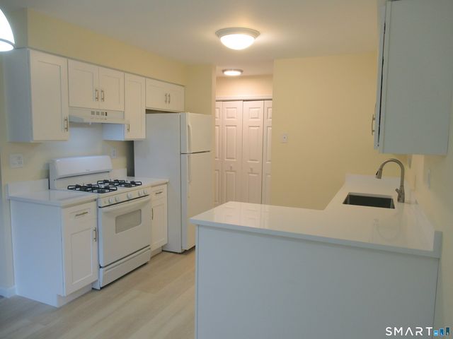 38 Country Walk 38, Shelton, CT 06484