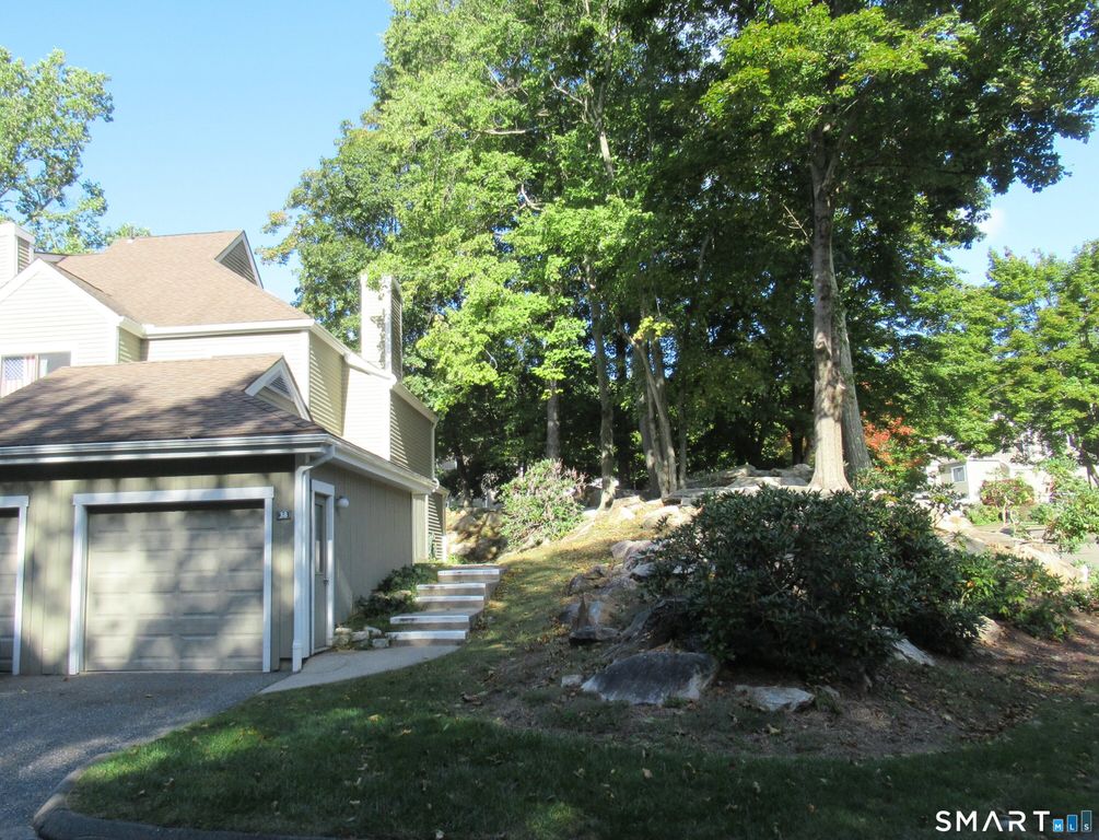 38 Country Walk 38, Shelton, CT 06484