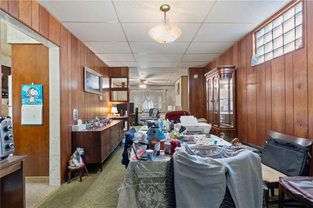 306 Russellwood Ave, Mckees Rocks, PA 15136