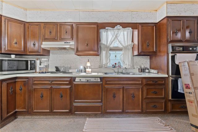 306 Russellwood Ave, Mckees Rocks, PA 15136