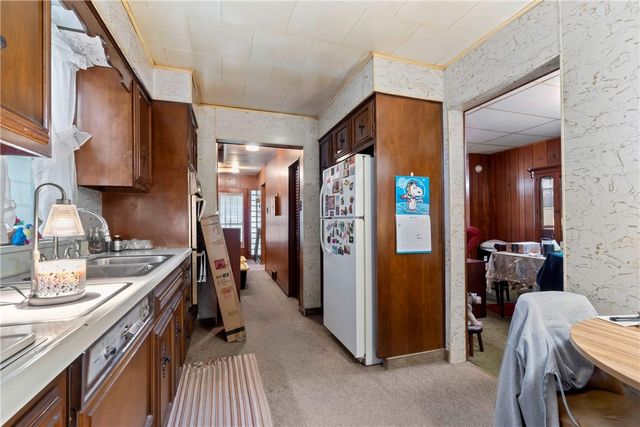 306 Russellwood Ave, Mckees Rocks, PA 15136