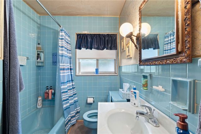 306 Russellwood Ave, Mckees Rocks, PA 15136