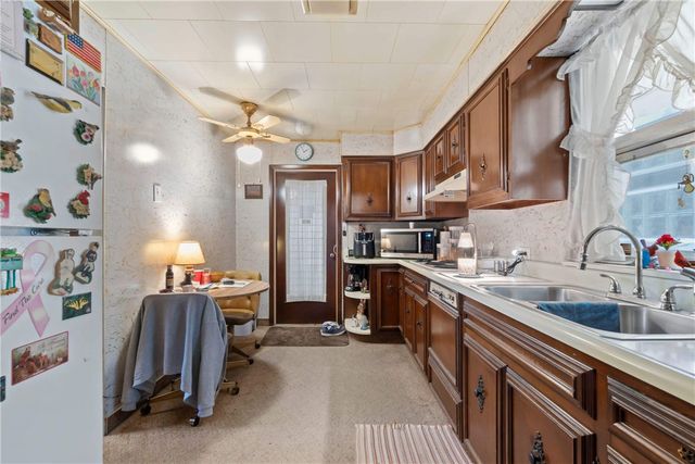 306 Russellwood Ave, Mckees Rocks, PA 15136