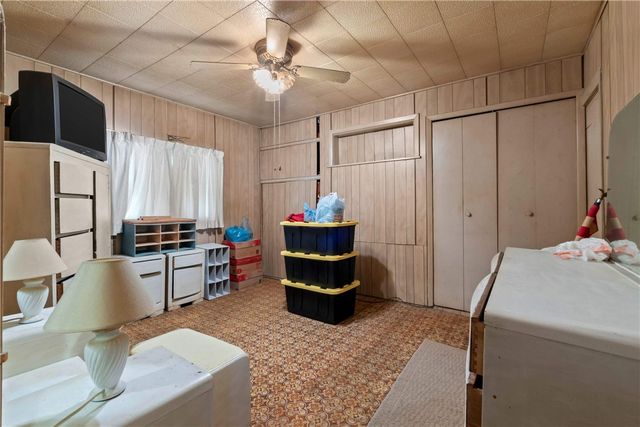 306 Russellwood Ave, Mckees Rocks, PA 15136