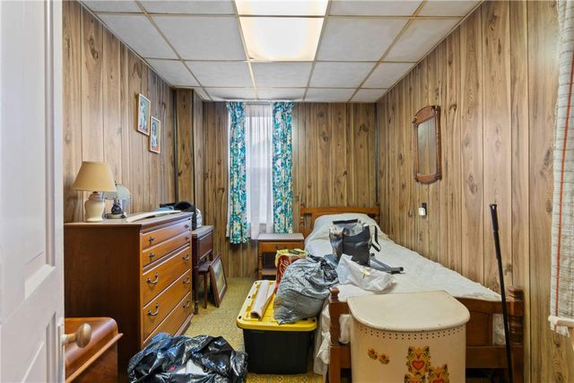 306 Russellwood Ave, Mckees Rocks, PA 15136