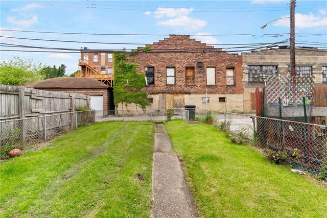 306 Russellwood Ave, Mckees Rocks, PA 15136