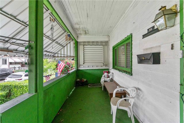 306 Russellwood Ave, Mckees Rocks, PA 15136