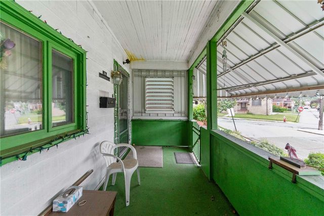 306 Russellwood Ave, Mckees Rocks, PA 15136