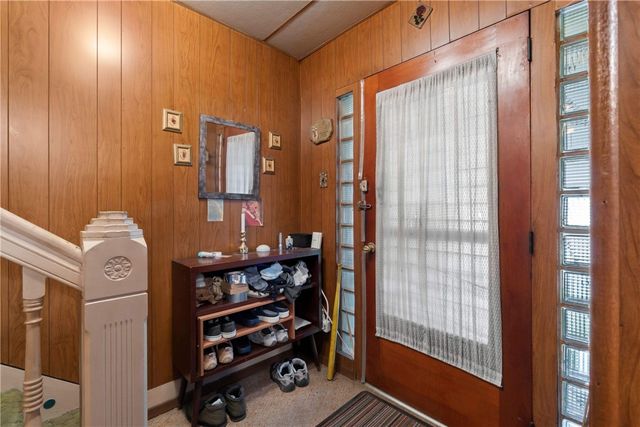 306 Russellwood Ave, Mckees Rocks, PA 15136