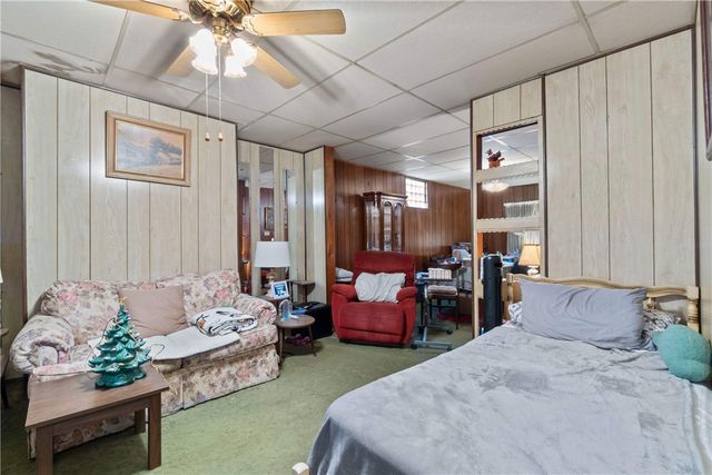 306 Russellwood Ave, Mckees Rocks, PA 15136