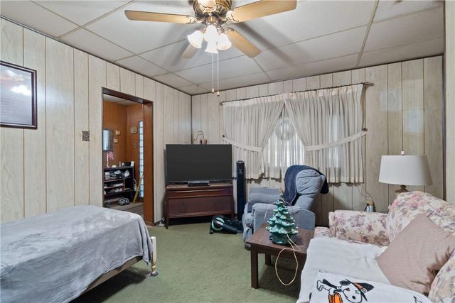 306 Russellwood Ave, Mckees Rocks, PA 15136