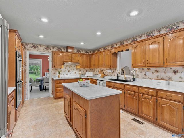 205 Oak Hill Lane, Arab, AL 35016