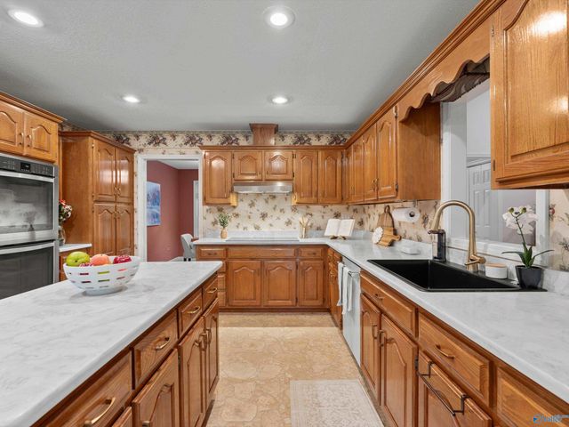 205 Oak Hill Lane, Arab, AL 35016