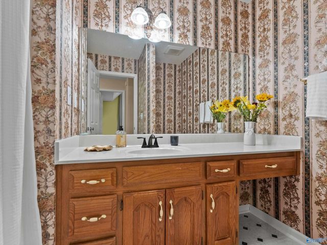 205 Oak Hill Lane, Arab, AL 35016