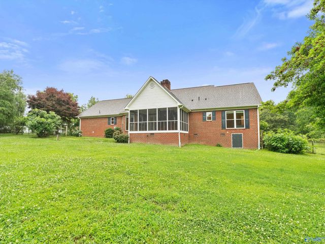 205 Oak Hill Lane, Arab, AL 35016
